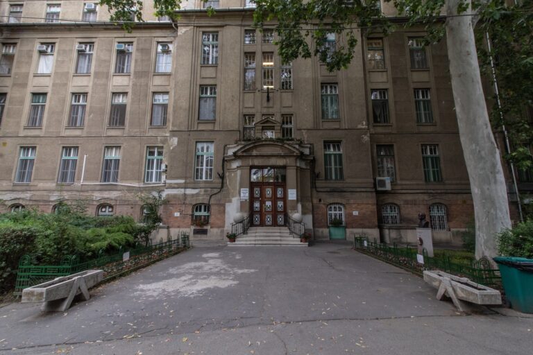 SZTE Női Klinika bejárata