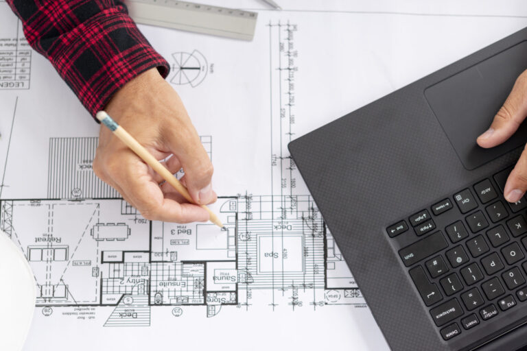 építész munka közben